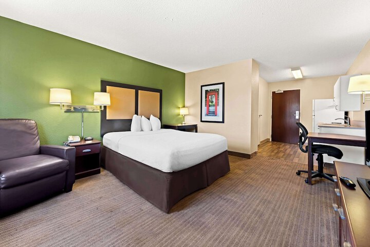 Room 17 of 24