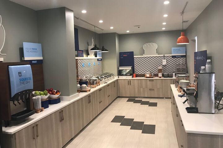 Holiday Inn Express Naperville by IHG