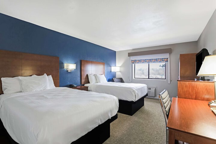 Room 10 of 32