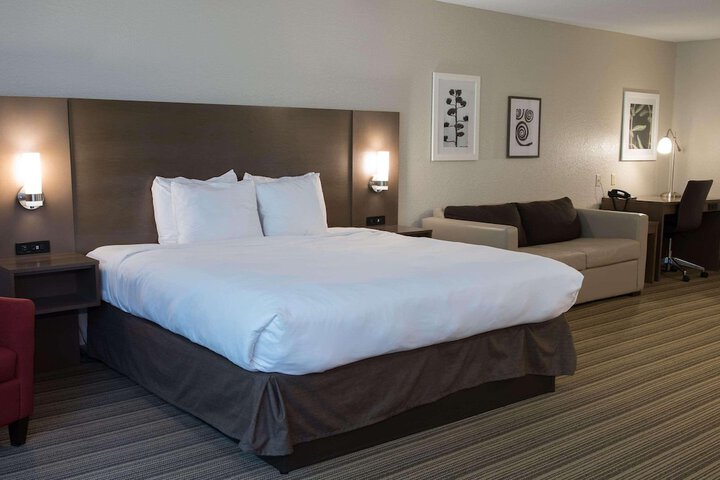 Country Inn & Suites by Radisson Platteville, WI