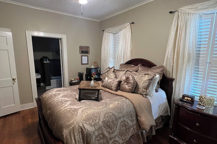 Room 64 of 79