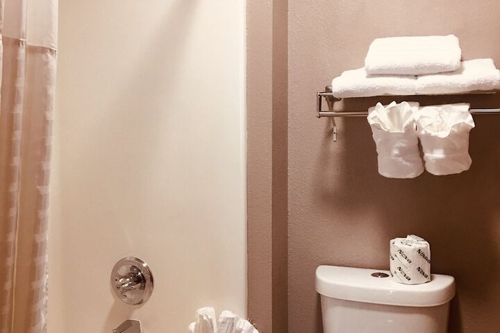 Room 9 of 48