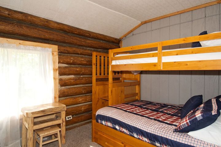 Room 13 of 27