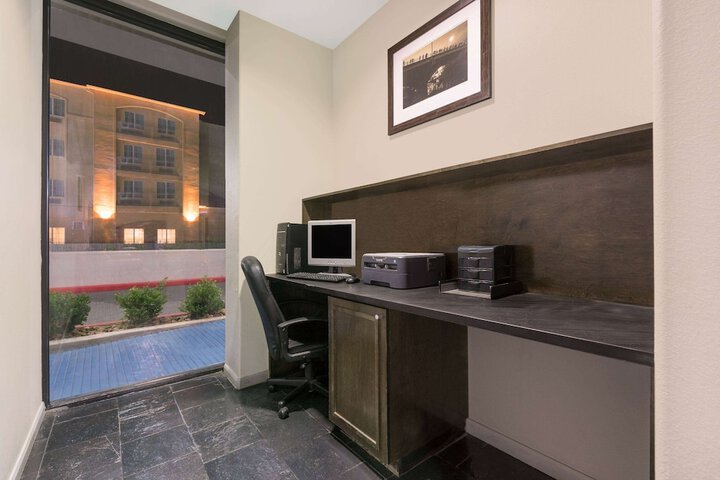 Business Center 65 of 65