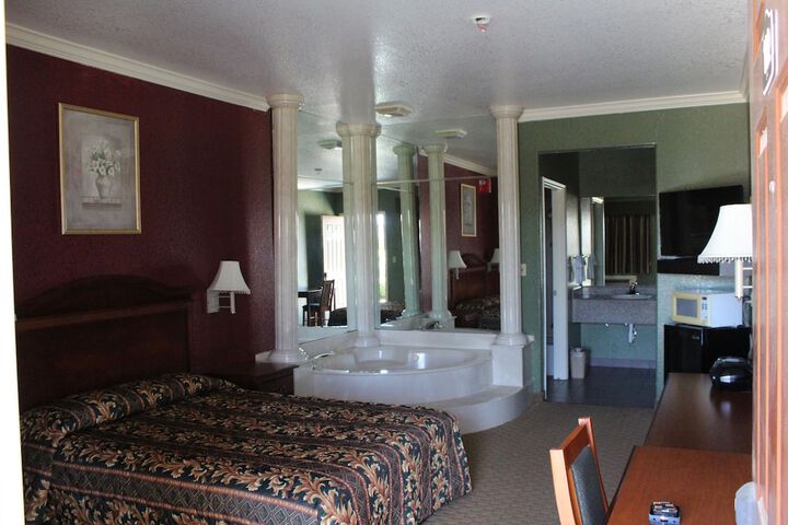 Room 30 of 33