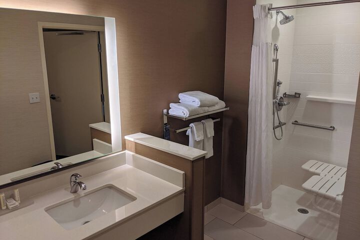 Room 14 of 33