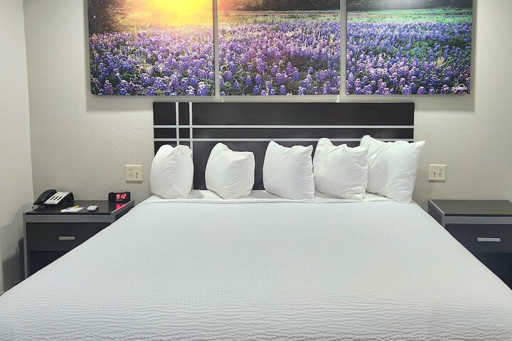 Days Inn by Wyndham Baytown Garth Road I10 East