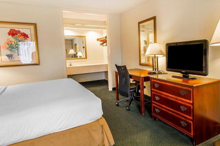 Room 14 of 33