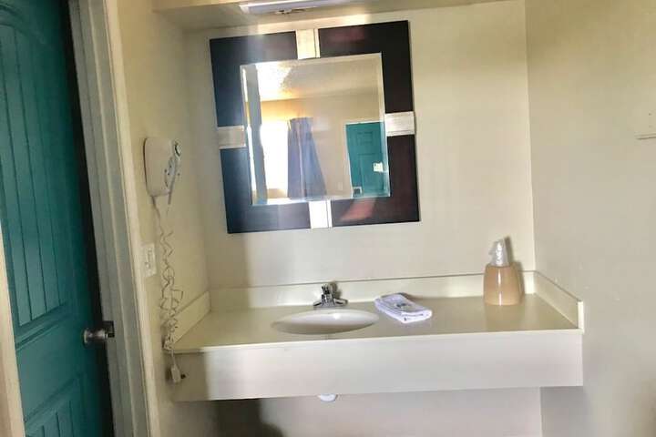Room 12 of 18