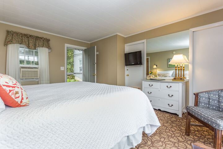 Dockside Guest Quarters & Restaurant