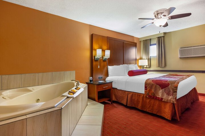 Room 15 of 33