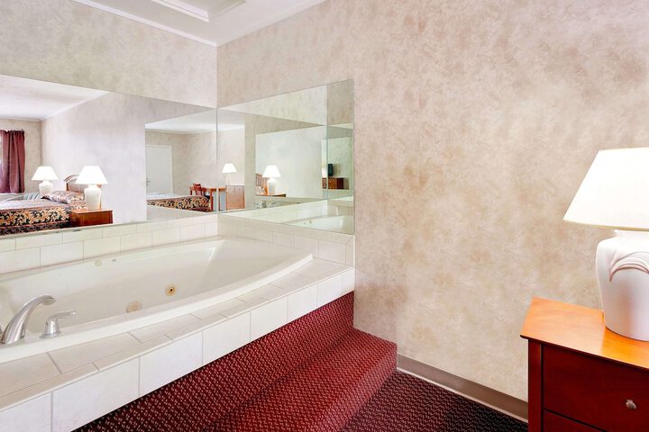 Room 15 of 18