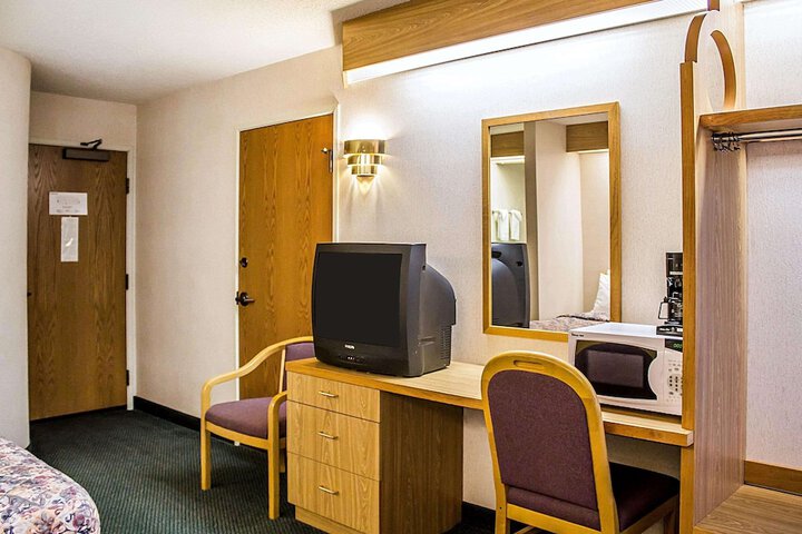 Room 12 of 34