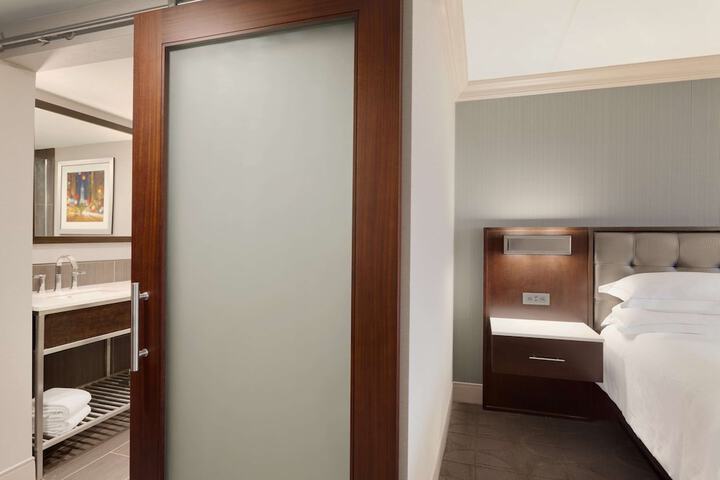 Room 34 of 62