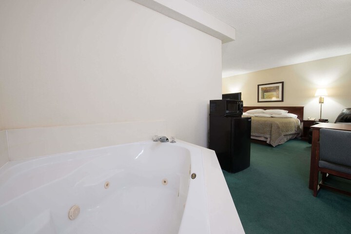 Room 13 of 18