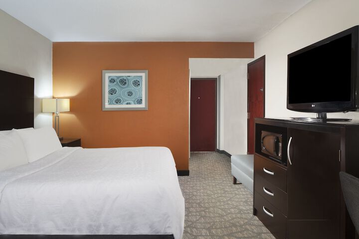 Room 27 of 86
