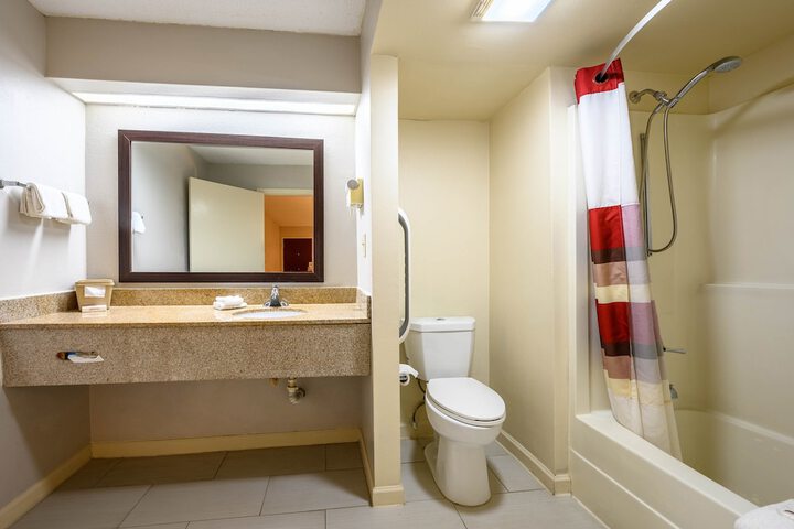 Room 12 of 32