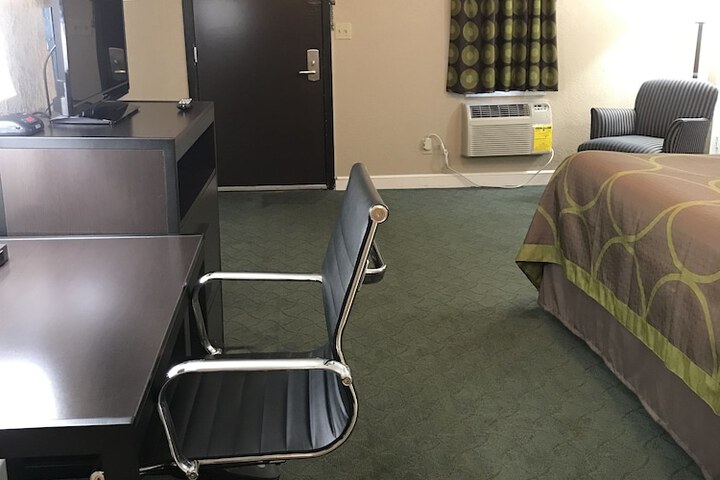 Room 11 of 23