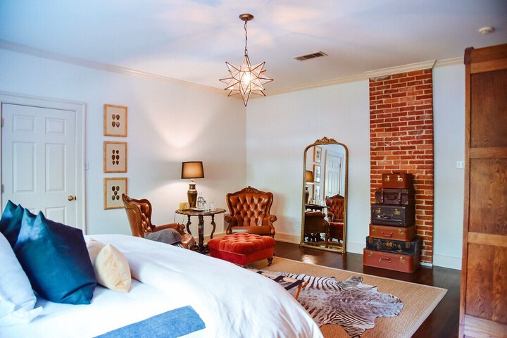 Room 14 of 36