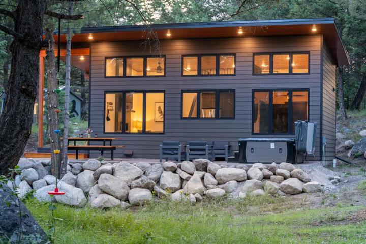 Granite Moose Hideaway Cabin