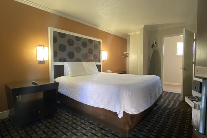 Room 53 of 71