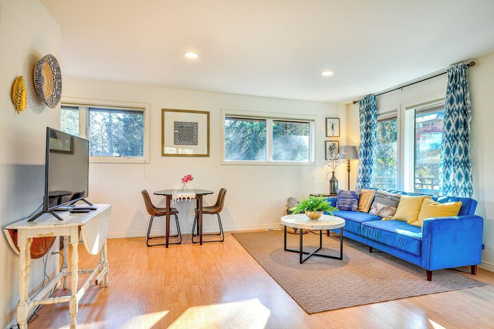 Walk to Willamette River: Studio in West Linn