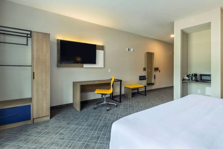 Room 18 of 25