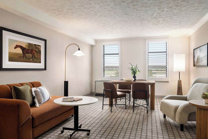Room 43 of 147
