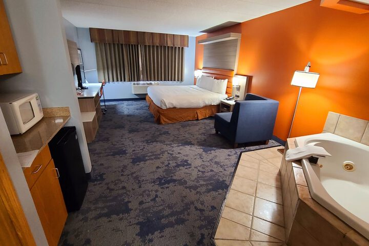 Room 25 of 100
