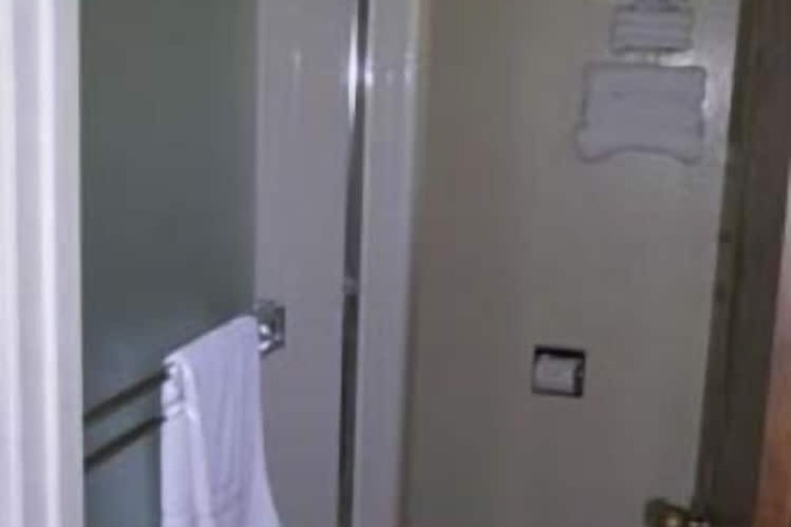 Room 10 of 43