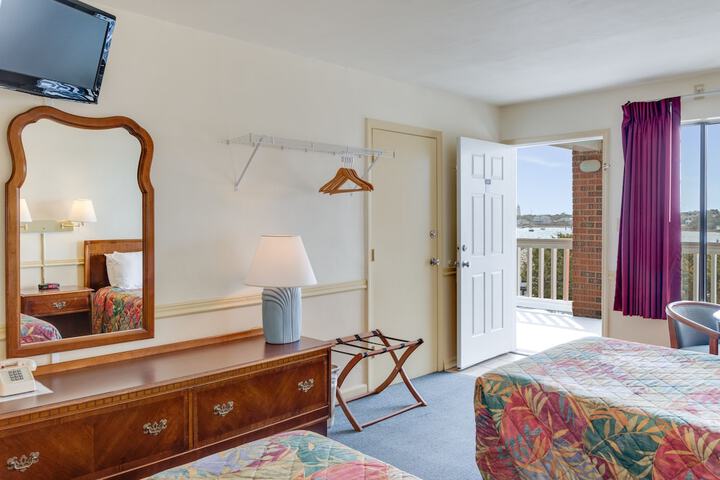 Room 10 of 24