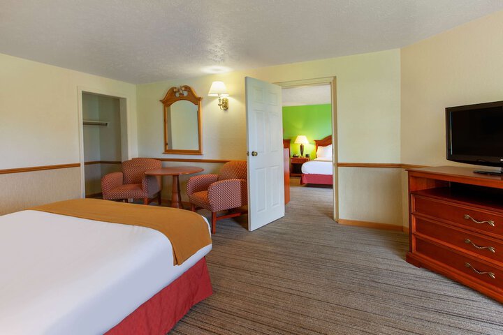 Room 19 of 34