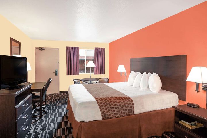 Room 26 of 27