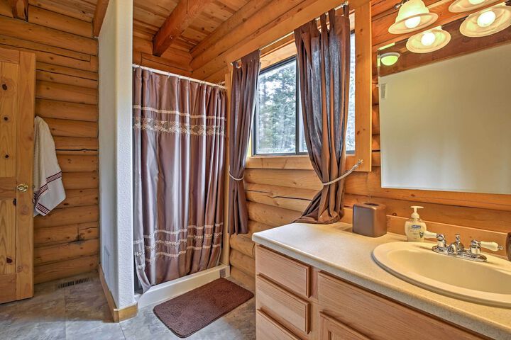 Expansive Alma Cabin w / Hot Tub & Mountain Views!