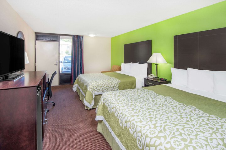 Room 6 of 16