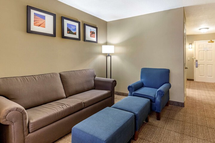 Room 15 of 32