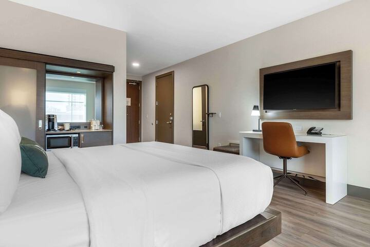 Room 28 of 71
