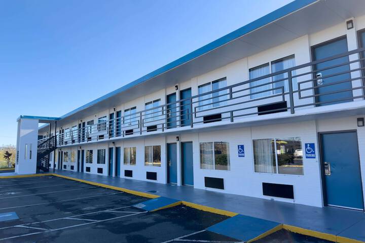Hotel 3 of 27