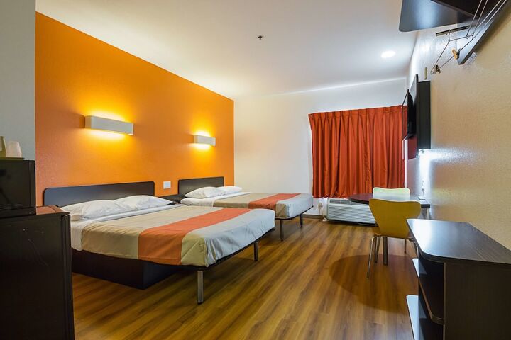 Room 14 of 25