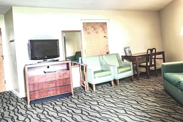 Room 50 of 96