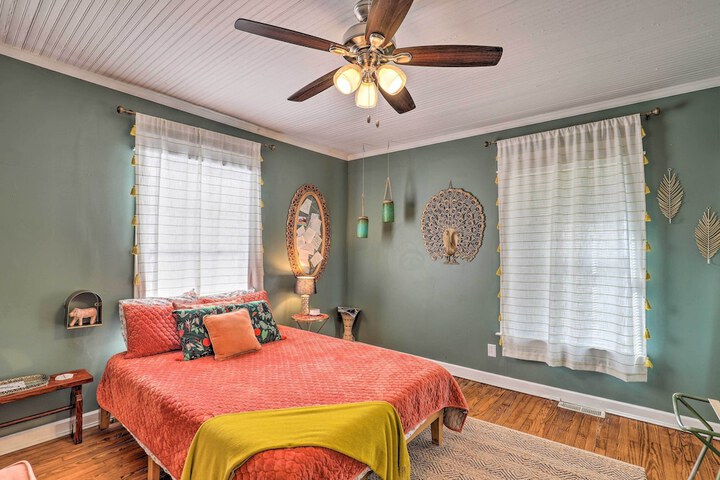 Stylish Woodfin Home w / Backyard & Fire Pit