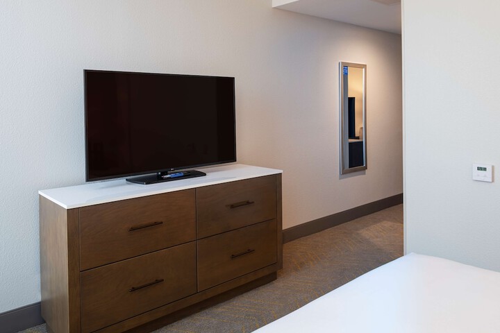 Room 27 of 80