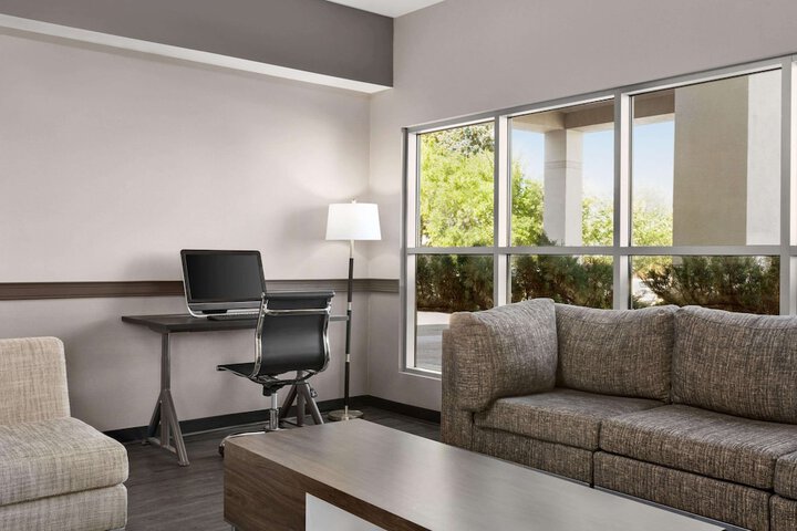 Business Center 87 of 88