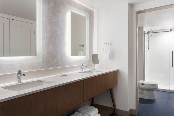 Delta Hotels by Marriott Virginia Beach Waterfront Suites