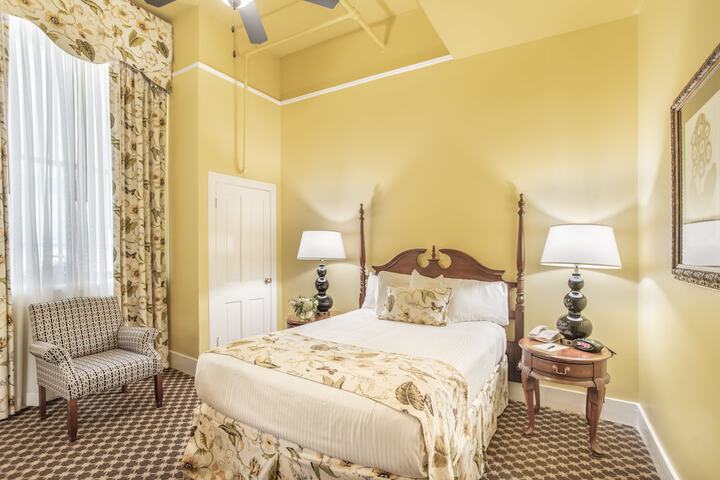 Room 21 of 69
