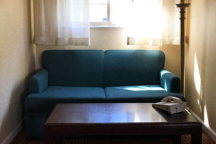 Room 34 of 48