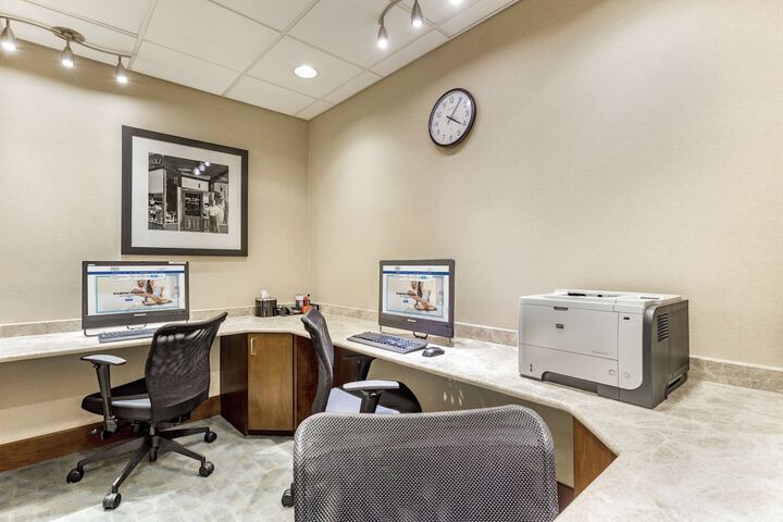 Business Center 44 of 44