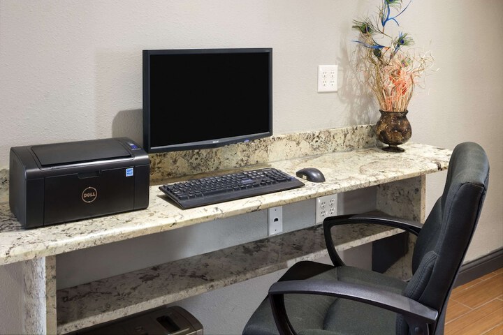 Business Center 19 of 19