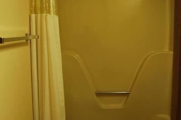Room 10 of 16