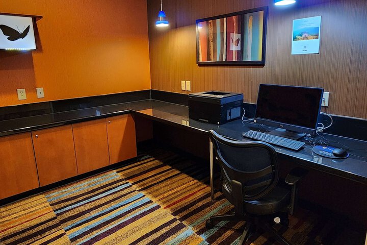 Business Center 33 of 33